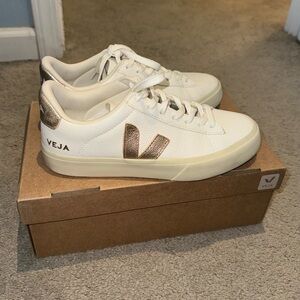 VEJA Campo Sneaker